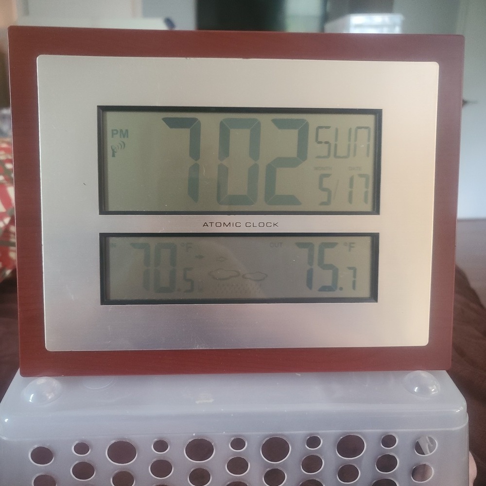 La Crosse Technology Atomic Clock W86111 Wireless Temp Display Weather Station